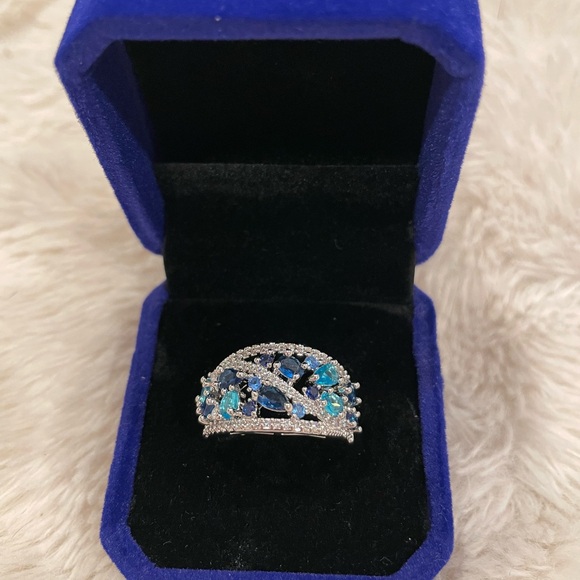 Elegant Silvertone & Lab-Created Blue Topaz and Sapphire Ring. Size 8 - Picture 5 of 7
